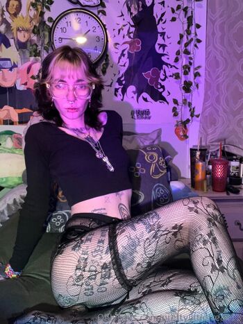 prettylittlefreak13
