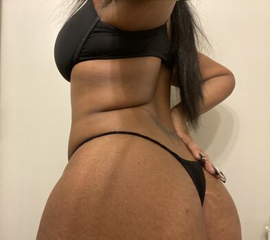 Raeleightorrez1