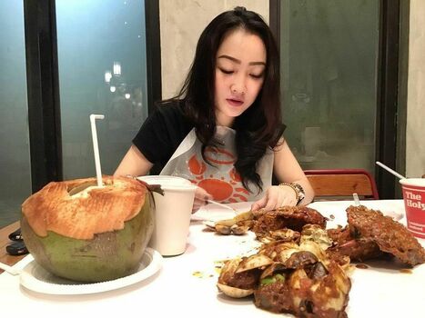 Ratu Desmi Azalia