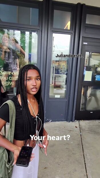 realjuliandoesit