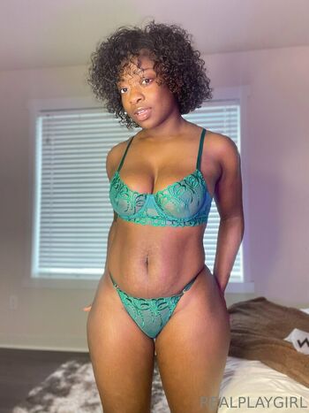 Realplaygirl