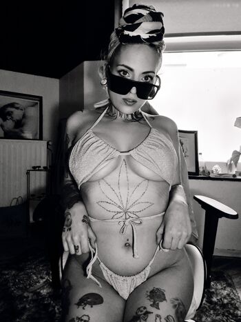 Roxy_Wayne