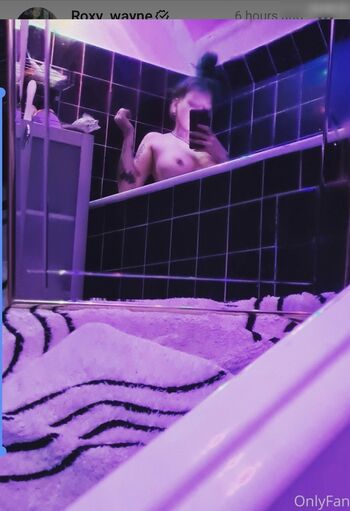 Roxy_Wayne