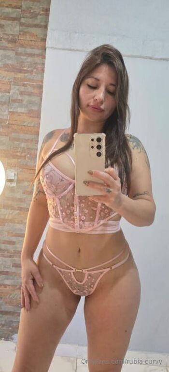rubia-curvy