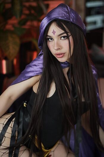 Sabrina_Bloom_