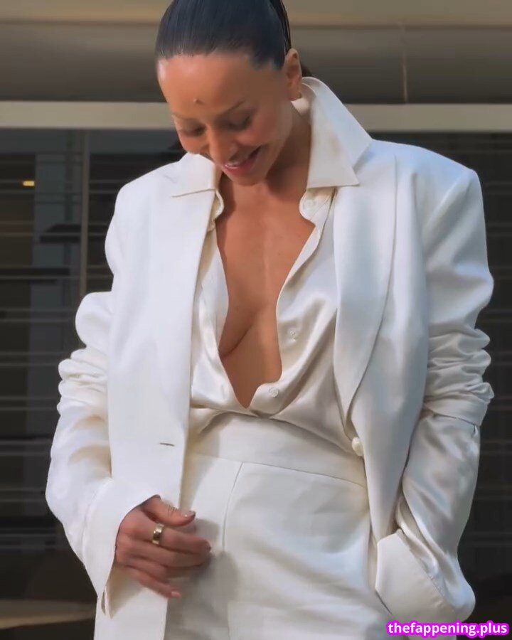 Sabrina Sato
