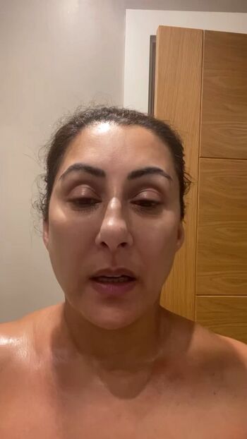 Saira Khan