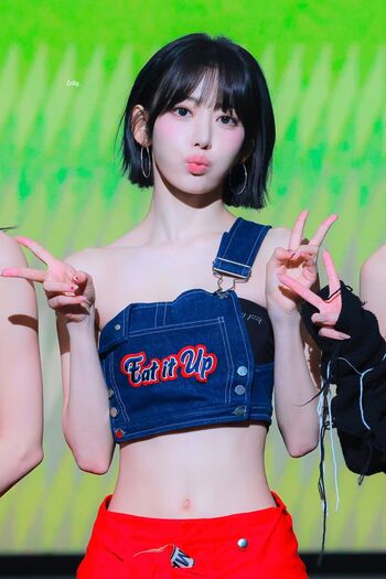 Sakura Miyawaki 宮脇 咲良