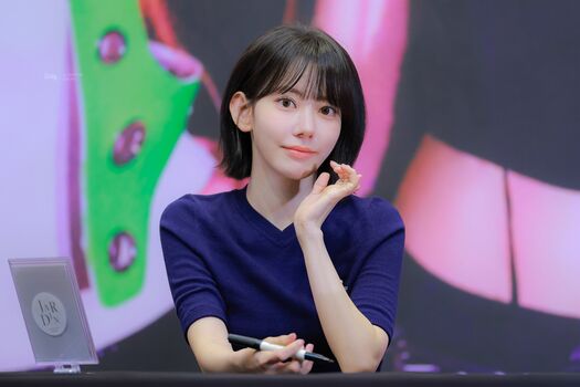 Sakura Miyawaki 宮脇 咲良