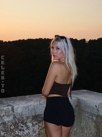 Sarahtoninx9_