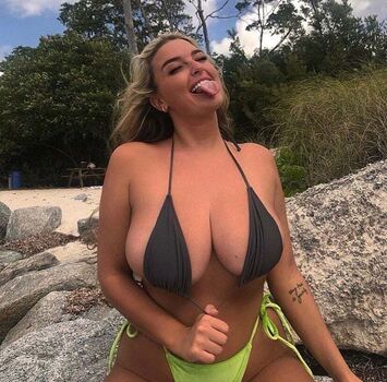 Savanna Reyy