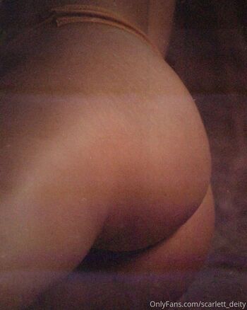 scarlett_deity