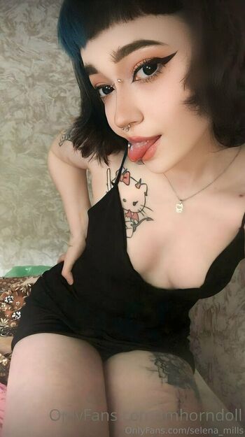 selena_mills