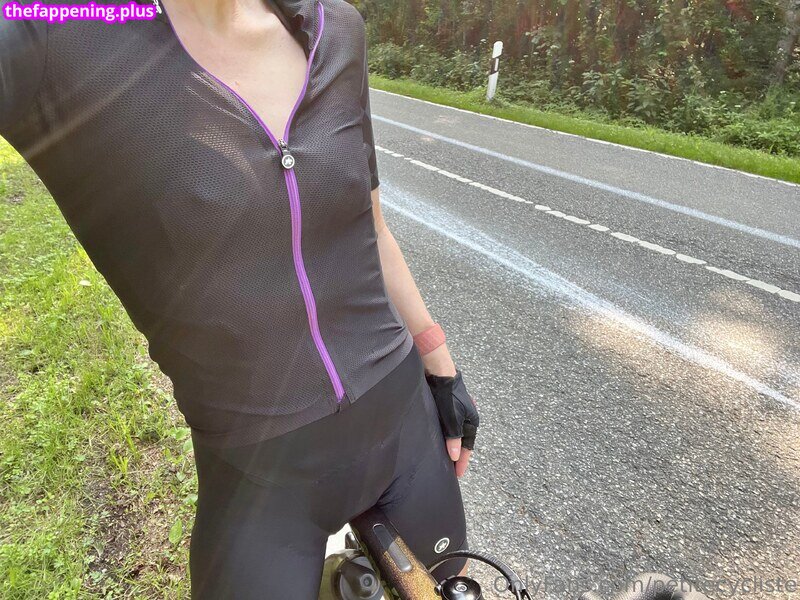  / MistressHelvete / sexycyclist / sexycycliste Çıplak OnlyFans Fotoğrafı #5