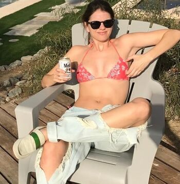Shelley Hennig