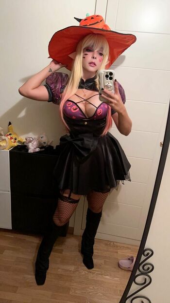 Shermie Cosplay