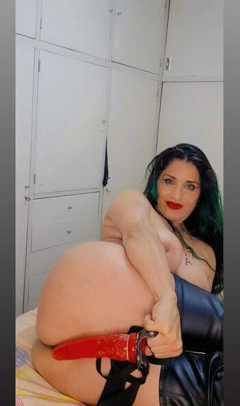 Silvia Patrixia Valpondi