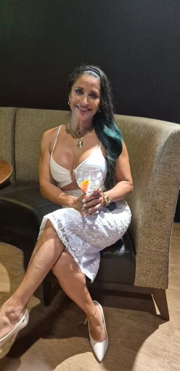 Silvia Patrixia Valpondi