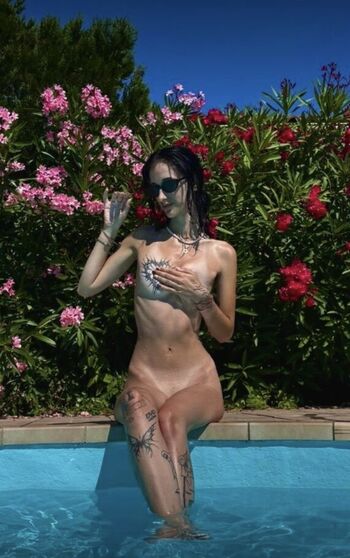 Skinny_emmy