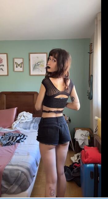 Skinny_emmy