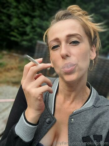 smokingmom