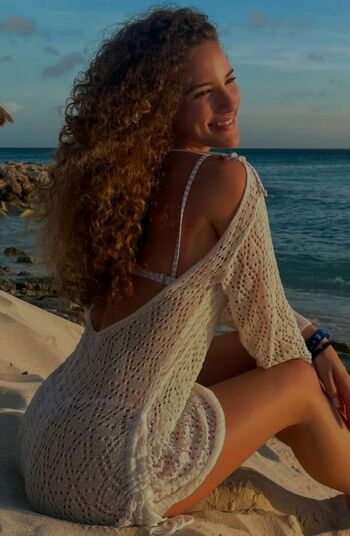 Sofie Dossi