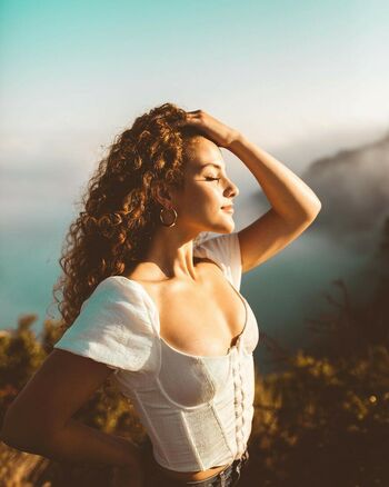 Sofie Dossi