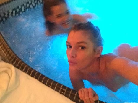 Stella Maxwell