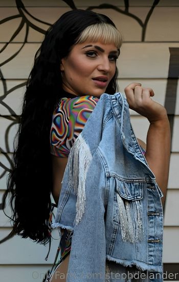 Steph De Lander