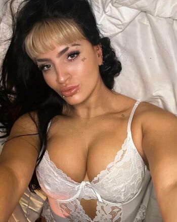Steph De Lander