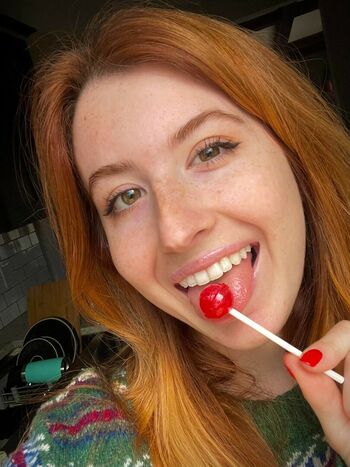 strawberry_kisses99