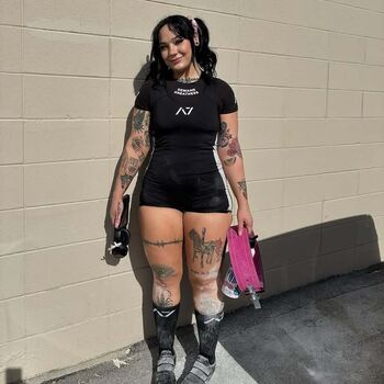 Strong AND Curvy Women