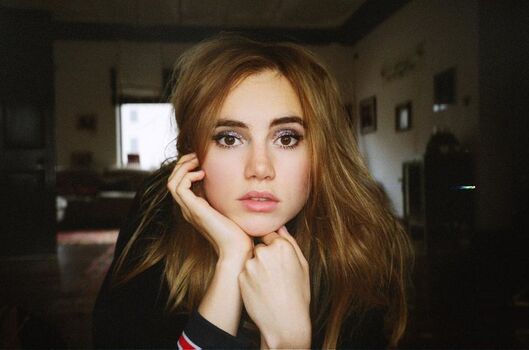 Suki Waterhouse