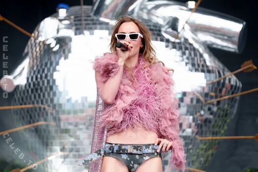 Suki Waterhouse