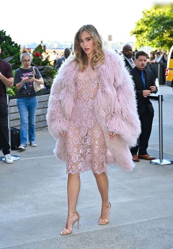 Suki Waterhouse