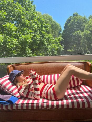 Suki Waterhouse