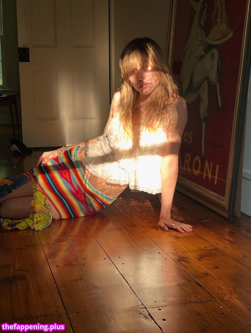 Suki Waterhouse
