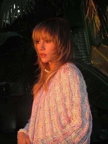 Suki Waterhouse