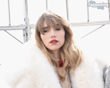 Suki Waterhouse