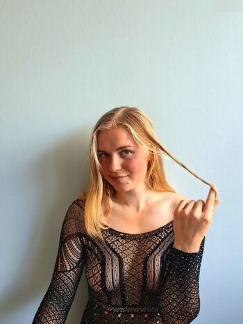 Swissgirl04