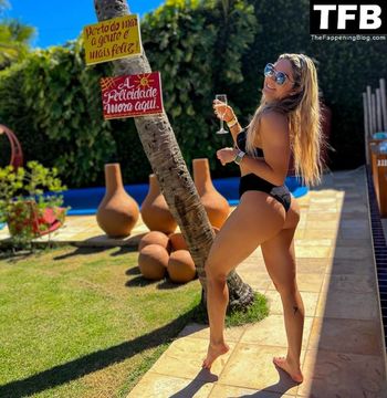 Taynara Conti