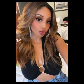 that_bytch_they_love_to_hate