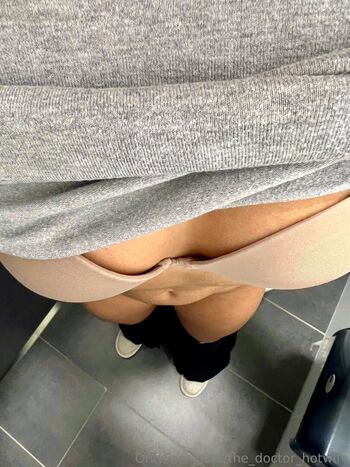 the_doctor_hotwife
