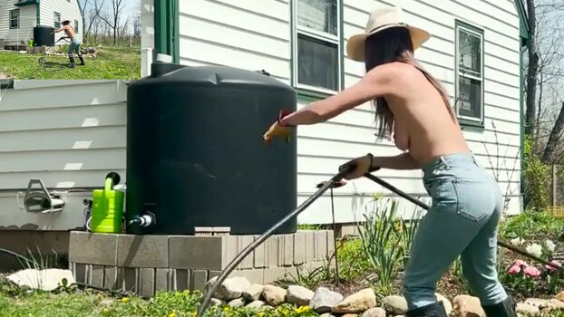 The Naked Gardener