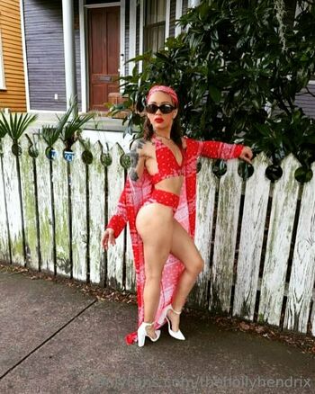 thehollyhendrix