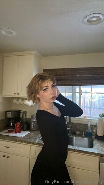 theiconicashley
