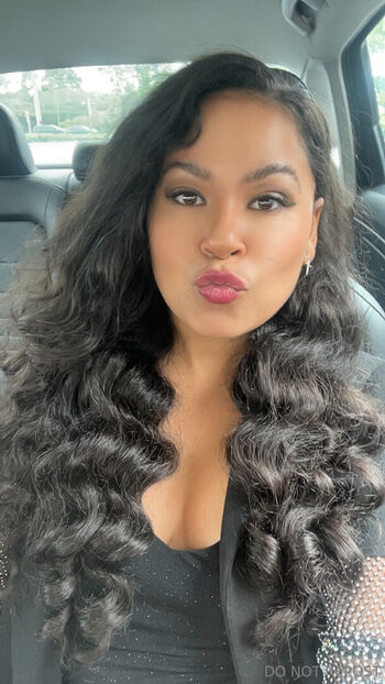 thenewqueenofcomedy