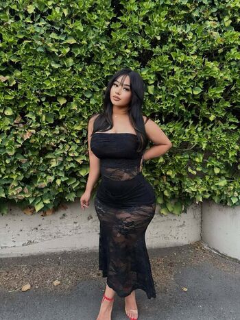 Thick Curvy Baddie