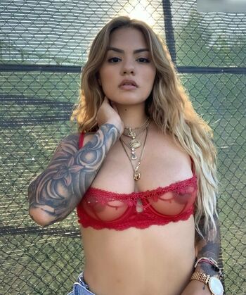 Tiff Villagomez (@tiff08)