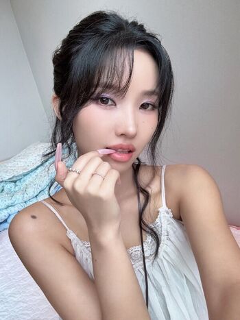tiny.pretty.j